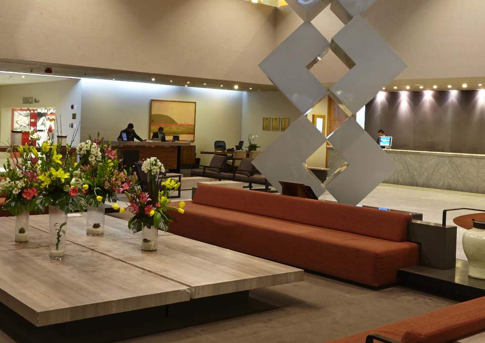 El vestíbulo del Hotel Presidente InterContinental DF tiene espacios cómodos y llenos de lujo